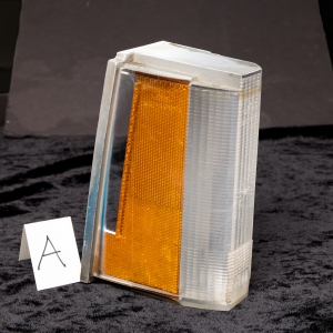 70-71 FRONT RIGHT TURN SIGNAL LENS