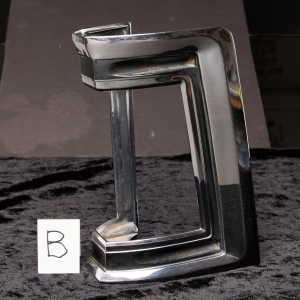 69-71 LEFT FRONT TURN SIGNAL BEZEL B