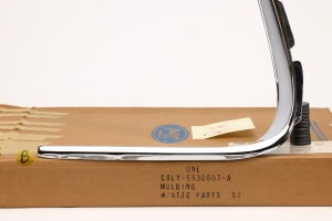 RH NOS QUARTER WINDOW CHROME - B