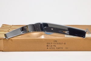 RH NOS QUARTER WINDOW CHROME - B